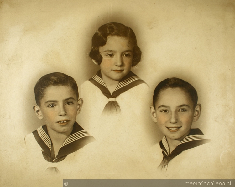 Collage de tres hermanos con traje marinero, entre 1930 y 1940