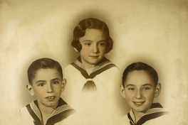 Collage de tres hermanos con traje marinero, entre 1930 y 1940
