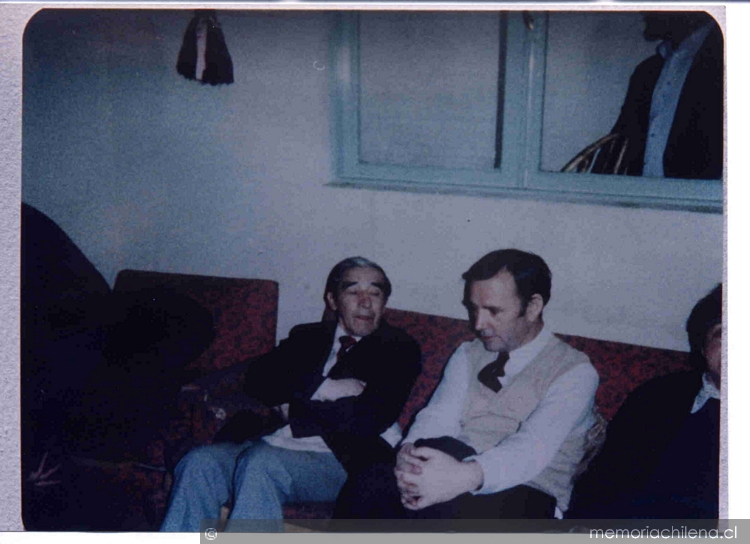 Jorge Teillier conversando con Rolando Cárdenas, 13 de octubre de 1987