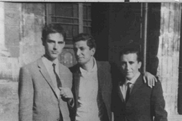 Rolando Cárdenas junto a Jorge Teillier y Hugo Díaz, Cerro Sta. Lucía, Santiago, 1964