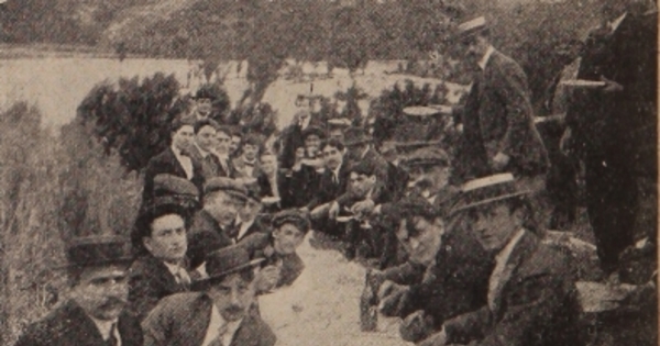 Almuerzo durante excursión campestre de los miembros de la colonia italiana de Concepción, 1911