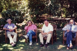 Los profesores del Instituto de Estética, Radoslav Ivelic, Fidel Sepúlveda, Jaime Blume y Gastón Soublette en la casa quinta de este último en Limache, ca. 1990