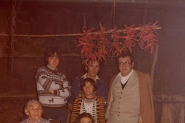 Fidel Sepúlveda en su casa natal de San José de Cobquecura, junto a su esposa Soledad Manterola y sus tías paternas, 1983