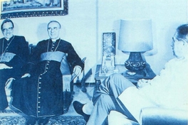 Augusto Pinochet junto a Nuncio Vaticano Monseñor Angelo Sodano y Cardenal Antonio Samoré, durante proceso de mediación papal