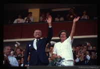 Patricio Aylwin y su esposa Leonor Oyarzún, en celebración en Estadio Nacional por su elección como Presidente de la República en 1989