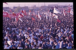 Ciudadanos celebrando por elección presidencial de 1989