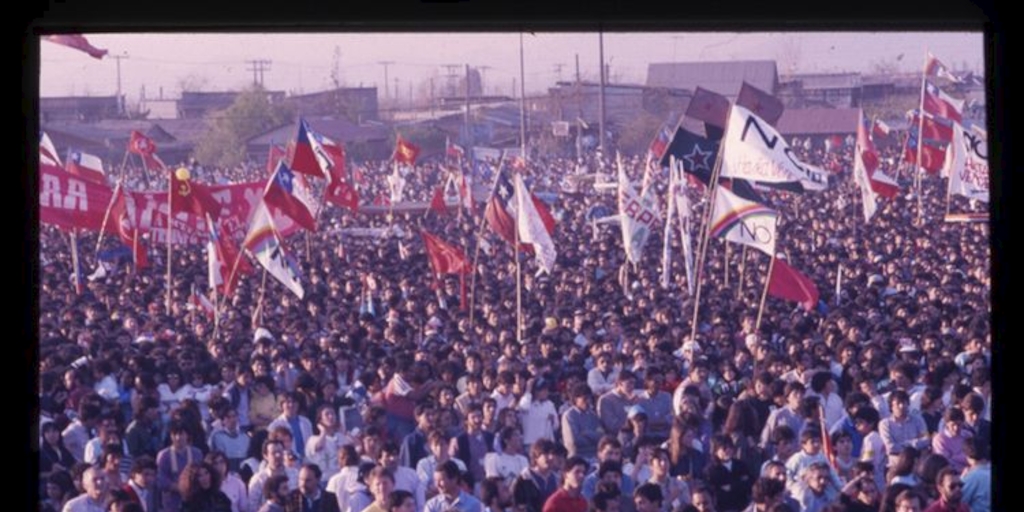 Ciudadanos celebrando por elección presidencial de 1989