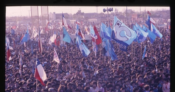 Ciudadanos celebrando por elección presidencial de 1989