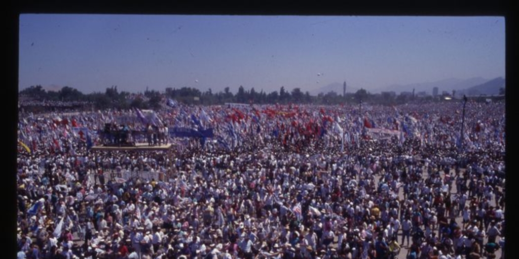 Ciudadanos celebrando por elección presidencial de 1989