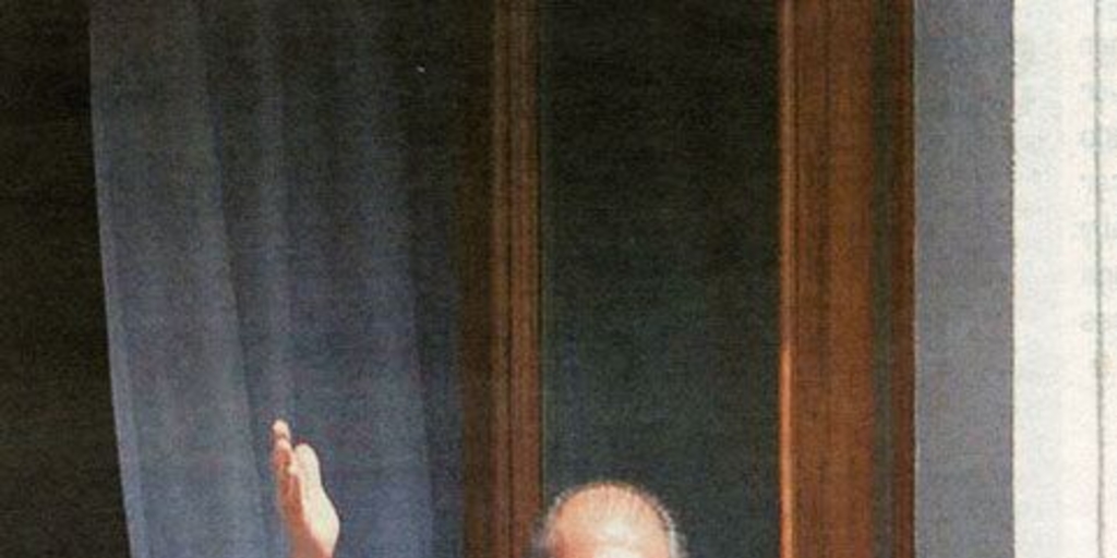 Ricardo Lagos Escobar en el balcón de La Moneda, 2006