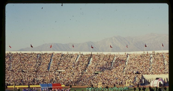 Celebración en Estadio Nacional por el triunfo de Patricio Aylwin en las elecciones presidenciales de 1989