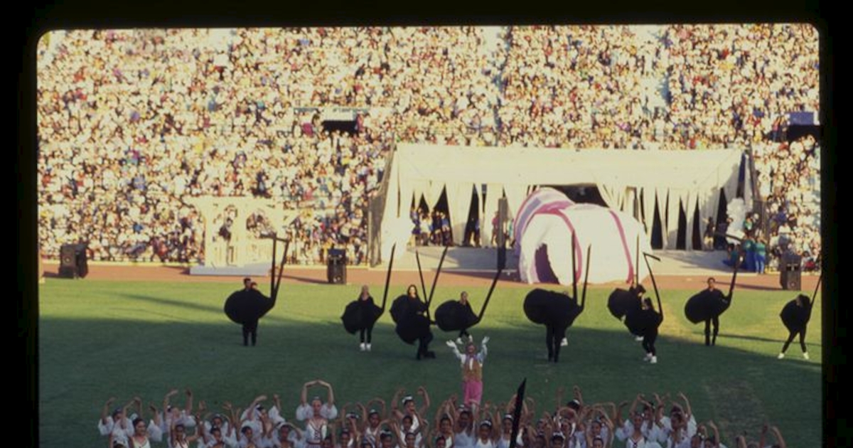 Celebración en Estadio Nacional por el triunfo de Patricio Aylwin en las elecciones presidenciales de 1989