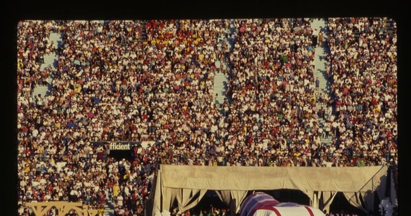 Celebración en Estadio Nacional por el triunfo de Patricio Aylwin en las elecciones presidenciales de 1989