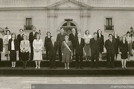 Foto oficial del primer gabinete de la Presidenta Michelle Bachelet, 2006