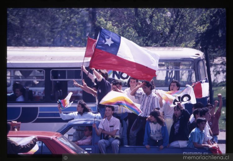 Celebración ciudadana en Santiago por el triunfo del No, 1988