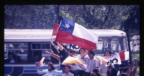 Celebración ciudadana en Santiago por el triunfo del No, 1988