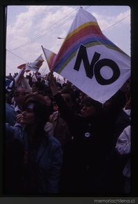 Celebración ciudadana en Santiago por el triunfo del No, 1988