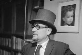 Retrato de perfil de Antonio Romera con sombrero de copa, 1966