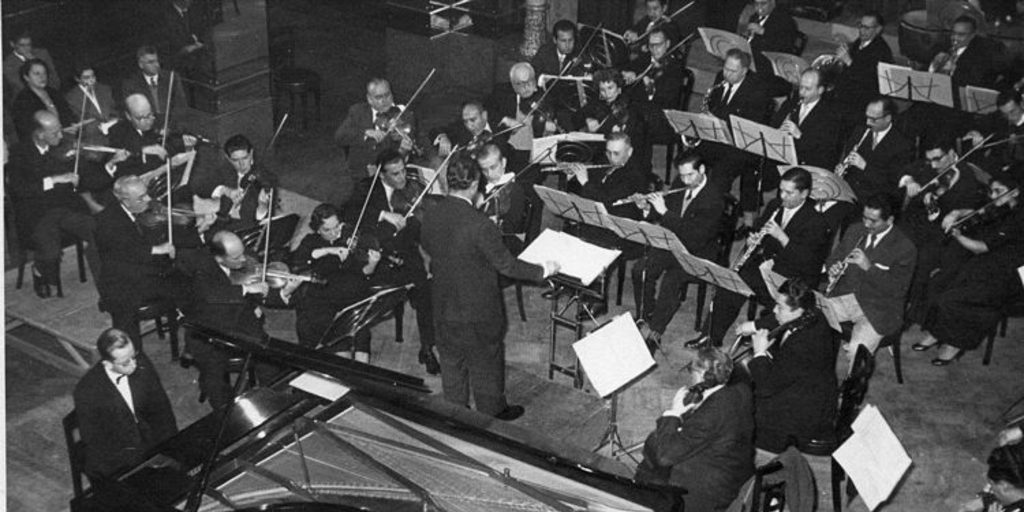 Juan Lémann con la Orquesta Sinfónica de Viña del Mar, dirigida por Isidor Handler, 1957