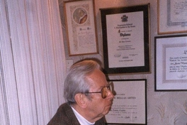 Juan Lémann tocando piano con su nieta Nicole, 1992