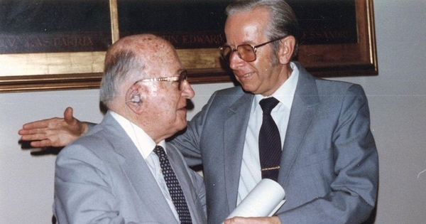 Juan Lémann es recibido como Miembro de Número de la Academia Chilena de Bellas Artes por Domingo Santa Cruz, 1983