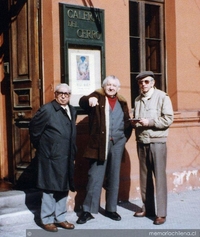 Juan Lémann con los pintores Reinaldo Villaseñor y Sergio Montecinos, 1992