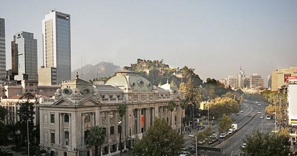 Vista del edificio de la Biblioteca Nacional, desde el sur poniente