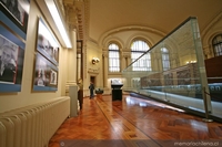 Vista de Salón Bicentenario, con parquet instalado por Guillermo Küpfer y luminarias laterales instaladas por la Casa A.E.G.