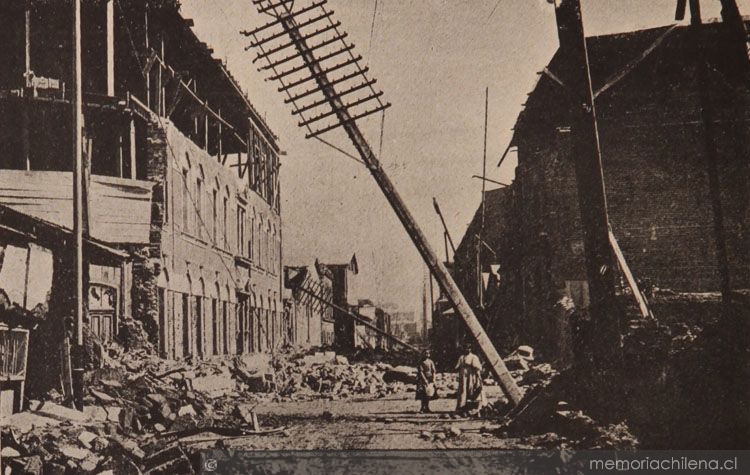 Calle de Yungay, terriblemente deteriorada. Punto en que murió mayor número de gente