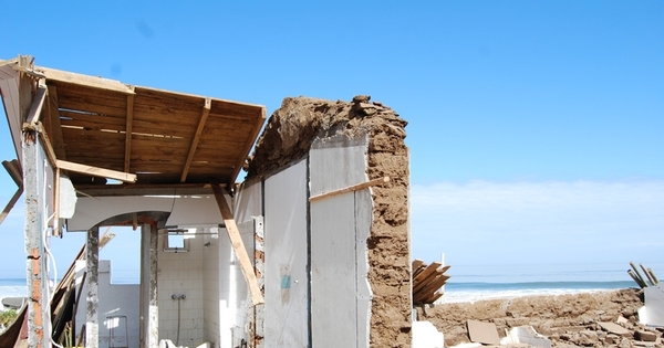 Vivienda destruida por el terremoto y tsunami, Iloca, febrero de 2010