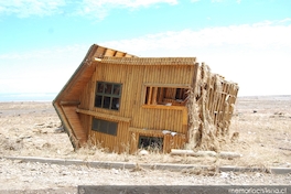 Vivienda destruida por el terremoto y tsunami, Iloca, febrero de 2010