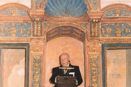 Gonzalo Rojas pronunciando su discurso de recepción del Premio Cervantes, en el Paraninfo de la Universidad de Alcalá de Henares, 23 de abril de 2004