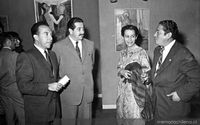 Nicomedes Guzmán junto a Fernando Alegría y Manuel Zamorano, hacia 1955