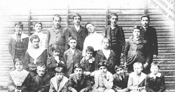 Alumnos del Instituto Nacional : sección medio pupilaje : primer año de humanidades, 1901