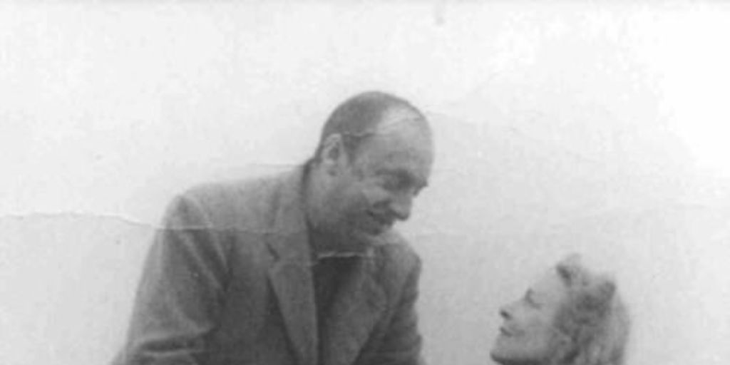 Pablo Neruda junto a Delia del Carril