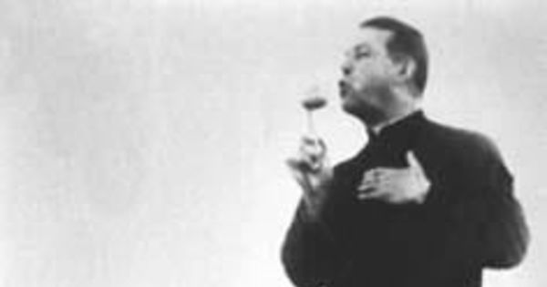 Padre Alberto Hurtado dirigiéndose a jóvenes y obreros, 1942