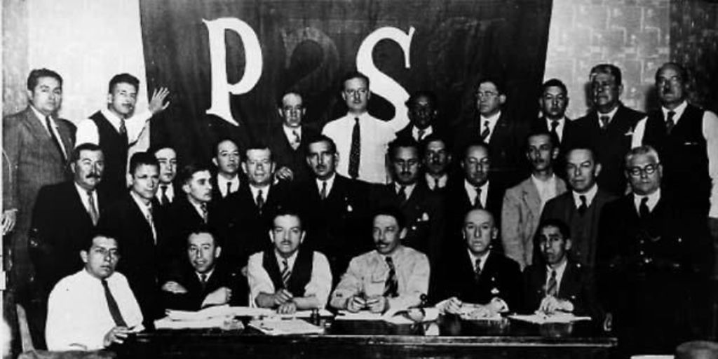 Allende y sus camaradas del Partido Socialista