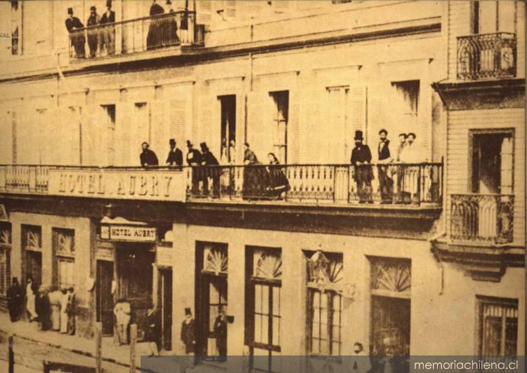 Elegante Hotel Aubry, situado en la calle de la Aduana, hoy calle Prat.