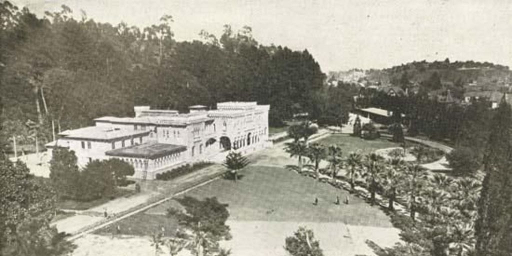 Vista general por el costado de la terraza de las palmeras, del palacio de la señora Blanca Vergara de Errázuriz