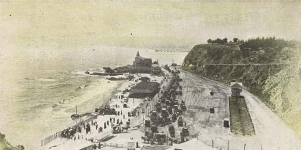 La playa de Miramar, vista desde el Cerro del Castillo a la hora del paseo vespertino
