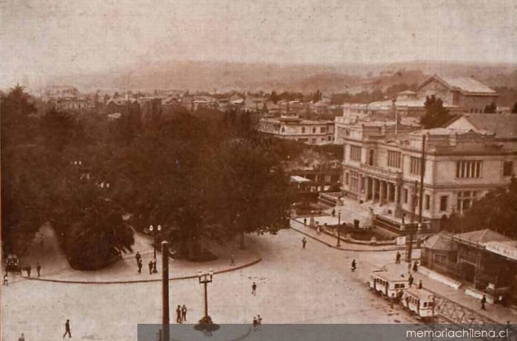 El Club Social en la plaza del balneario