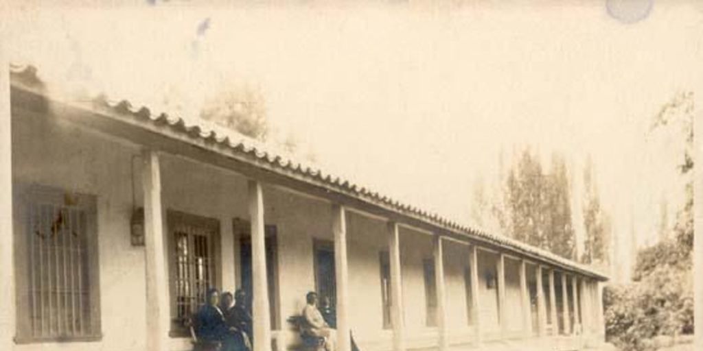 Hacienda de Chomedague (Santa Cruz) donde Medina pasó parte de su infancia, cerca de 1900