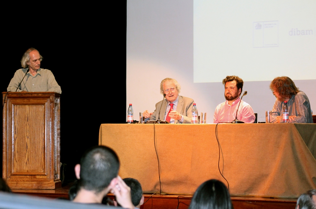 Los participantes del panel "Digitalizar es democratizar: 10 años de Memoria Chilena".