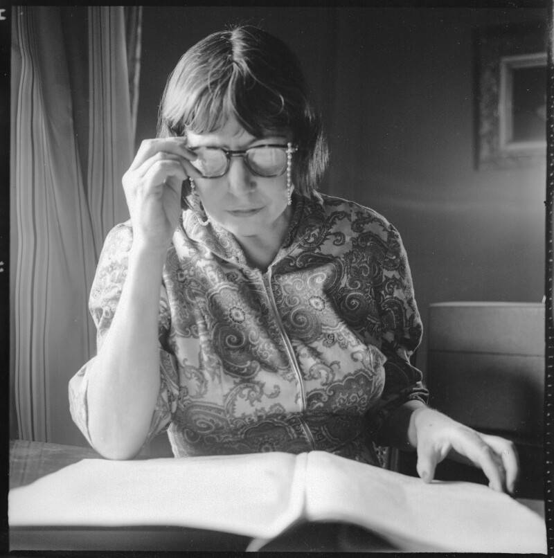 María Luisa Bombal, por Hans Ehrmann María Luisa Bombal, por Hans Ehrmann